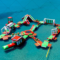 Parc aquatique gonflable commercial géant pour adultes, protection UV, ignifuge, capacité 100-500 kg