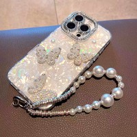 Coque de téléphone de luxe rose en forme de coquille avec papillon 3D et perles, et bracelet chaîne de main en strass scintillant pour iPhone 18 17 Pro Max 16 15 14 13 11