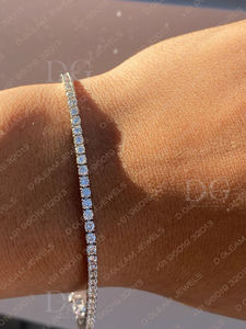 Bracelet tennis en argent 925 plaqué or avec diamant moissanite de 3,5 carats, style classique, serti à la main, pour les fêtes - Product Image 5