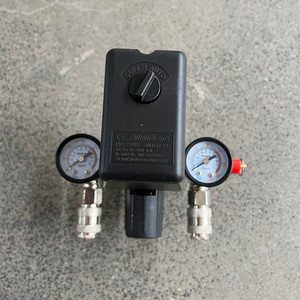 Régulateur d'air avec deux manomètres et bouton rouge pour compresseur d'air - Product Image 4