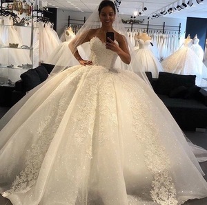 Robes de mariée de luxe sur mesure 2022, épaules dénudées, appliques en dentelle, robe de mariée princesse bouffante à grand bas - Product Image 1