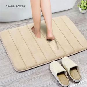 Tapis de sol de salle de bain antidérapant en mousse à mémoire de forme, absorbant l'eau et lavable en machine, motif uni, en PVC et polyester - Product Image 6