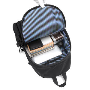 Sac à dos étudiant unisexe antivol personnalisé et tendance, en tissu Oxford imperméable avec fermeture éclair à motifs et doublure en polyester - Product Image 3