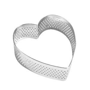 Nuevo molde de pastel de queso <span class=keywords><strong>Mousse</strong></span> en forma de corazón agujeros de acero inoxidable molde de anillo de tarta perforada para pudín Cupcake tazas accesorios de pastel - Product Image 5