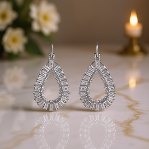 Orecchini Pendenti E793 a Goccia in Oro Bianco con Diamanti Taglio Baguette, Incastonatura a Canale, Gioielli di Lusso da Donna per Matrimonio - Product Image 2