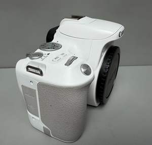 Livraison rapide Canon EOS 200D / Rebel 24.2MP Appareil photo couleur blanc - Product Image 3