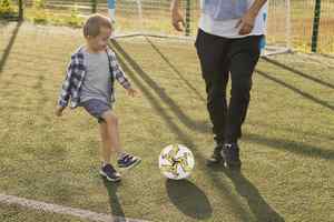 Ballon de football classique bicolore - Ensemble de 6 modèles pour la vente en gros, ballon de sport durable taille 5 - Product Image 6