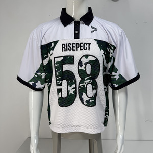 เสื้อเจอร์ซีย์อเมริกันฟุตบอลสไตล์คอปกโปโลลายพรางแบบเรโทร พร้อมดีไซน์สำหรับการพิมพ์แบบ Sublimation และแผ่นระบายความชื้นสำหรับสวมใส่ข้างสนาม - Product Image 2