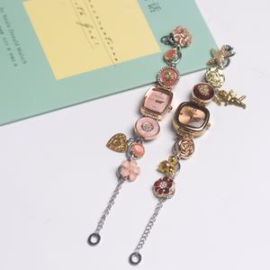 Reloj de Pulsera de Cuarzo Retro Único y Personalizado para Mujer, Oro Rosa, Esmalte Floral, Cristal, Cadena Ajustable, Esfera Analógica, Joyería Elegante - Product Image 4