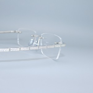 Lunettes de vue sans monture en argent sterling 925 de qualité supérieure, branches ornées de moissanite style échelle, personnalisables OEM - Product Image 3