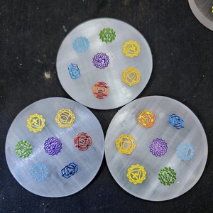 All'ingrosso cerchio forma rotonda selenite bianco piastra <span class=keywords><strong>di</strong></span> ricarica selenite <span class=keywords><strong>cristallo</strong></span> <span class=keywords><strong>lastra</strong></span> incisa per ciondoli - Product Image 3