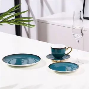 Set di stoviglie di lusso color turchese europeo set di piatti per la cena personalizzati reali francesi set da tavola in ceramica per stoviglie