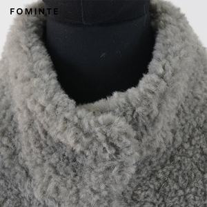 Veste <span class=keywords><strong>en</strong></span> fausse <span class=keywords><strong>fourrure</strong></span> bouclée pour femme, texture duveteuse Teddy, <span class=keywords><strong>col</strong></span> montant, manteau <span class=keywords><strong>en</strong></span> peluche avec fermeture boutonnée et poches, vêtement d'extérieur tendance pour l'hiver - Product Image 5