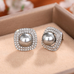 Orecchini a Perno Geometrici Rotondi Effetto Perla per Donne, Gioielli Eleganti e Delicati per Orecchie - Product Image 6