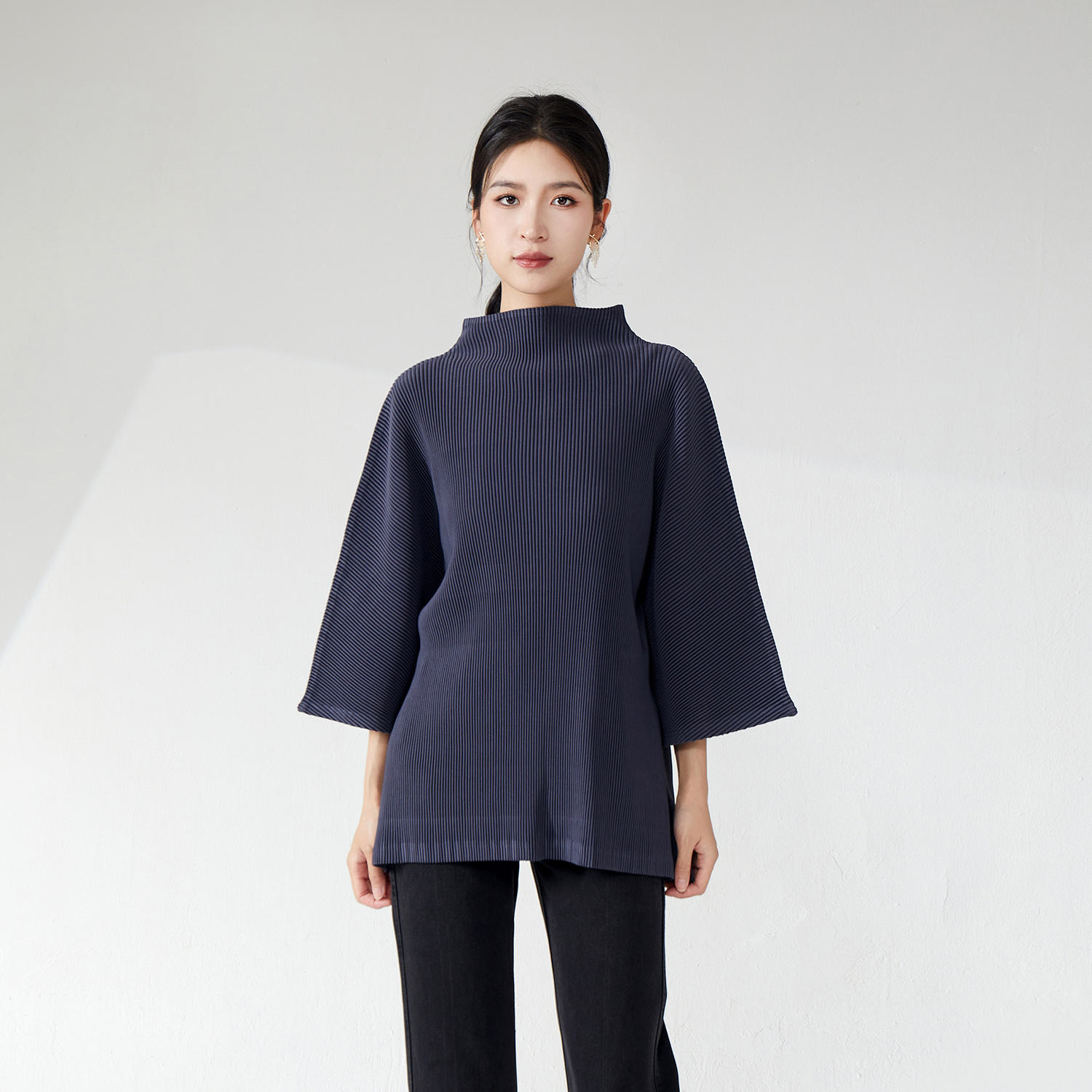 สีเทาเข้ม