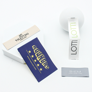 Muestra Gratuita de Etiquetas Tejidas Verticales de Alta Densidad con Nombre Cortado a Láser, Etiquetas Tejidas para Ropa con Talla - Product Image 1