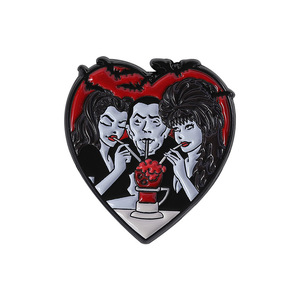 Broche de personnage de dessin animé, design géant et trois sœurs, badge en métal émaillé en forme de cœur - Product Image 5