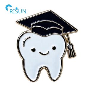 Fabricante personalizar sombrero de soltero Mortarboard graduación graduado esmalte solapa Pin insignia broche personalizado graduación esmalte Pin - Product Image 3