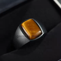 Gentdes Jewelry Bague chevalière en acier inoxydable noir incrustation de pierre d'oeil de tigre jaune Chevalière pour homme