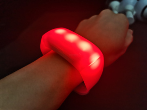 Impression de logo personnalisé 11LEDs DMX 512 Télécommande Radio Bracelet LED pour l'obtention du diplôme du Ramadan et les grands concerts en 2024 - Product Image 3