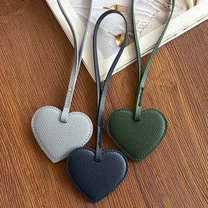 ヨーロッパ系アメリカ人向けの人気商品、PUレザー製のハート型バッグハンギングオーナメントキーホルダーペンダント、マルチカラーピーチ、紛失防止、都会風 - Product Image 3