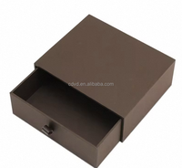 Boîte-cadeau PR personnalisable de conception d'usine Support de cheveux raides Matériaux de protection de l'environnement Doublure en éponge Stratification mate