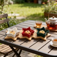 Assiettes et plateaux à trempette en céramique, style européen mignon, motifs étoiles et cœurs de Noël irréguliers, pour collations, desserts et thé de l'après-midi, avec base en bambou