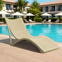 Chaise longue d'extérieur ergonomique en plastique en forme de S, imperméable, à lattes, pour piscine et resort