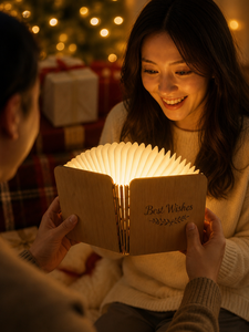 Lampe de lecture LED créative en bois, personnalisable et gravable, pliable à 360°, veilleuse sans fil à piles pour chambre à coucher - Product Image 6
