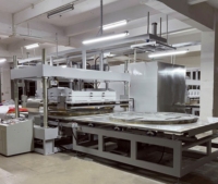 Robot de soudage HF de haute qualité 75KW pour table coulissante de bateau gonflable avec grande puissance de soudage