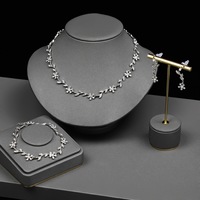 Collier de luxe européen américain feuille de diamant boucles d'oreilles bracelet ensemble 3 pièces bijoux de mode pour la chaîne de clavicule de mariée