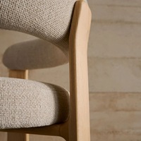 Chaise de salle à manger moderne en bois massif OEM avec fauteuil rembourré en similicuir pour l'ameublement de la maison
