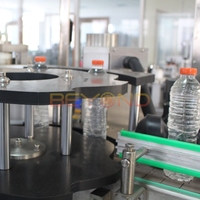 Machine d'étiquetage automatique linéaire à colle thermofusible OPP 5000BPH pour bouteilles en plastique