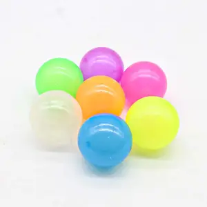 Hot Selling 5cm Glow-in-the-Dark Decke klebrige Wand Decke Relief Stress klebrige Ziel kugel