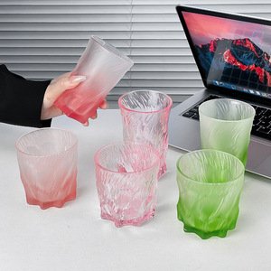 Tasse à eau domestique moderne et minimaliste, style nordique, en verre cristallin rose uni, haute esthétique, écologique, petite taille - Product Image 1