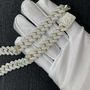 Collar de Cadena Cubana de 12 mm con Colgante de Corazón de Plata de Ley Chapada en Oro de 22k y Moissanita VVS de Alta Calidad en Oferta - Product Image 2