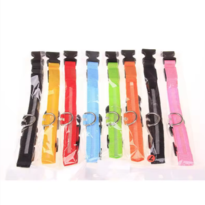 Ajustável <span class=keywords><strong>LED</strong></span> Luxo Moderna Dog <span class=keywords><strong>Collar</strong></span> Elegante Simples Sólido Nylon Luzes Piscando Reflexivas Recarregável Anti-Lost All Seasons - Product Image 6