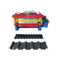 Machine de formage de tuiles en rouleaux pour acier, à largeur d'alimentation motorisée, pour usage en toiture