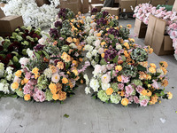 Bouquet de fleurs artificielles rouge et vert de style campagnard pour centre de table de mariage