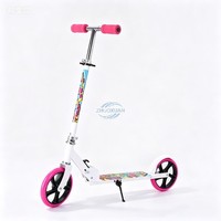 Trottinette pour enfants réglable avec cadre en alliage d'aluminium, roues roses et réglage de la hauteur du guidon pour la conduite en extérieur