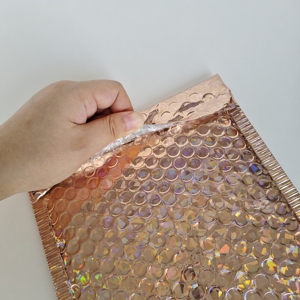 Petite enveloppe à bulles personnalisée en polyéthylène, film co-extrudé, emballage durable de couleur personnalisée, logo personnalisé pour livraison express - Product Image 3