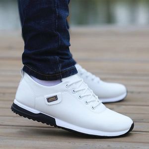 Chaussures basses en cuir PU de haute qualité, confortables, antidérapantes, respirantes, à lacets, style décontracté pour hommes - Product Image 4