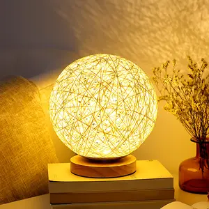 Sıcak Modern basit katı ahşap Rattan topu başucu işık yatak odası dekorasyon LED RGB 3D kenevir sicim Rattan yuvarlak masa lambası lamba