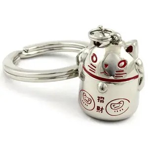 Gantungan kunci kucing keberuntungan logam buatan kustom produsen di Tiongkok gantungan kunci bentuk Logo dadu pesona kecil dengan aksesori gaya kasino