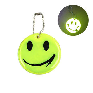 5cm Haute Visible Sourire Visage Conception Sac À Dos Sac D'école Pvc Porte-clés Anneau Porte-clés Hi Viz Réfléchissant Charme Réflecteur Pendentif - Product Image 1