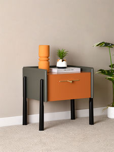 Pas encore d'avis Table de chevet moderne en surface gaufrée Table de chevet laquée à deux tiroirs avec poignée en laiton antique doré - Product Image 2