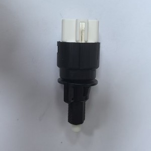 Interruptor de Luz de Freno Honda 35350S5AJ03 35350SMA003 para Reemplazo y Reparación, Interruptor Automático de Plástico - Product Image 1