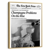 Art vintage sur papier journal avec motifs champagne, encadré en alliage doré mat raffiné, pour projets d'hébergement de courte durée en boutique