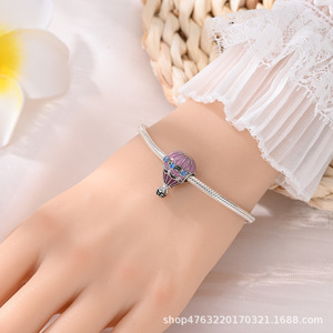 Venta al por mayor de fábrica: Abalorios DIY de plata 925 con diseños de globo aerostático, carrito pequeño, cámara y serie de viaje, para pulseras y joyería de moda - Product Image 3