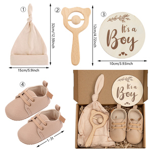 Ensemble de 4 pièces pour nouveau-nés : chaussures, bonnet, hochets en bois de hêtre, cadeaux, fabrication directe, personnalisable - Product Image 4
